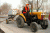 Der Traktor des Strassewärters Meng als Kehrmaschine